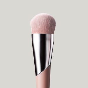 Alternative view of Full-Bodied Foundation Brush 110
