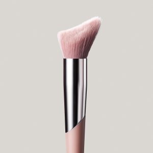 Alternative view of Cheek-Hugging Highlight Brush 120