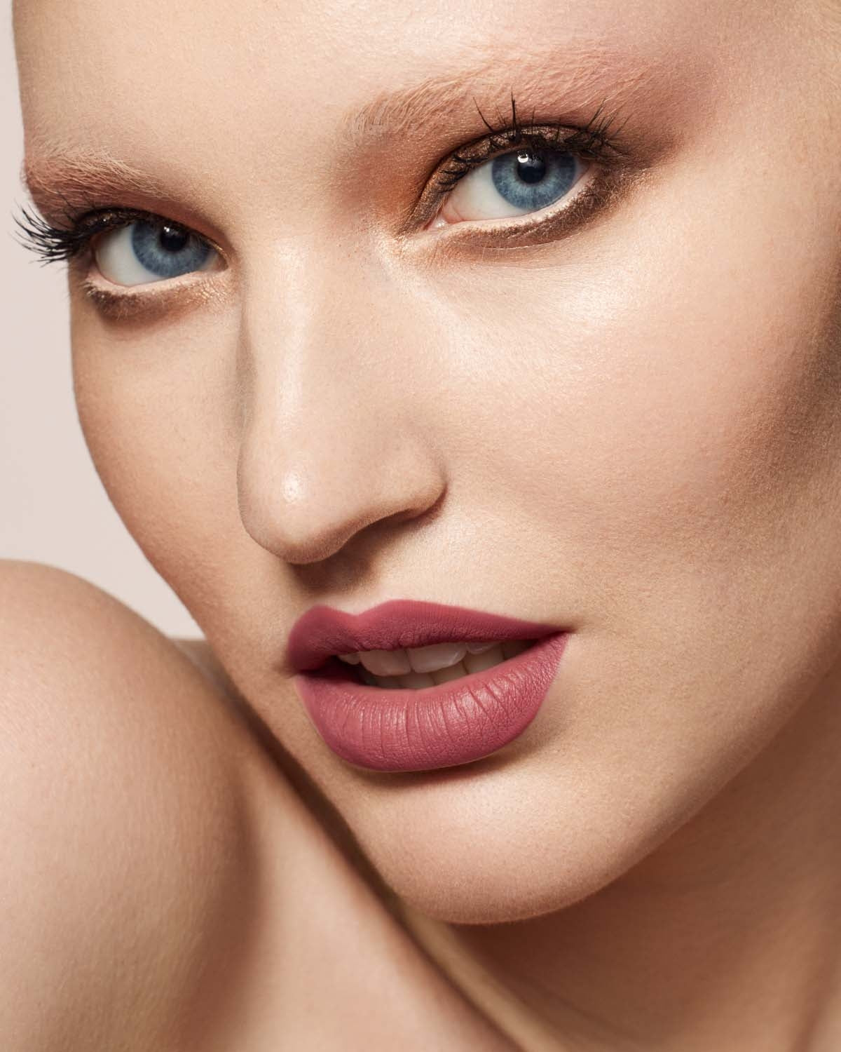 Stunna Lip Paint Longwear Fluid Lip Color — RiRi - Image 3
