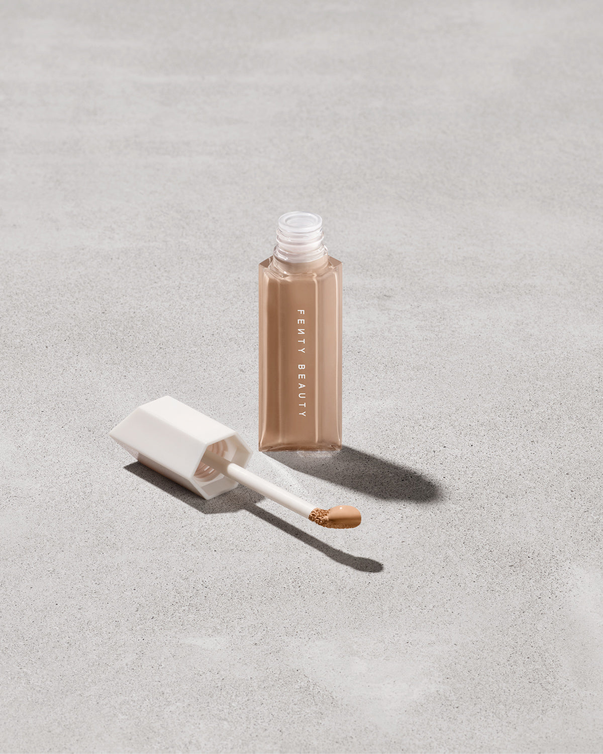 We're Even Hydrating Longwear Concealer — 280C